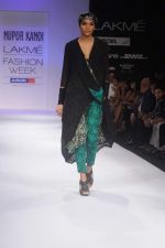 Model walk the ramp for Nupur Kanoi show at Lakme Fashion Week 2012 Day 5 in Grand Hyatt on 7th Aug 2012 (85).JPG